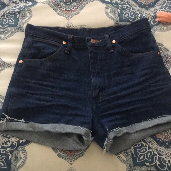 High-waisted Wrangler Cut Off Shorts - Picture 2 of 6